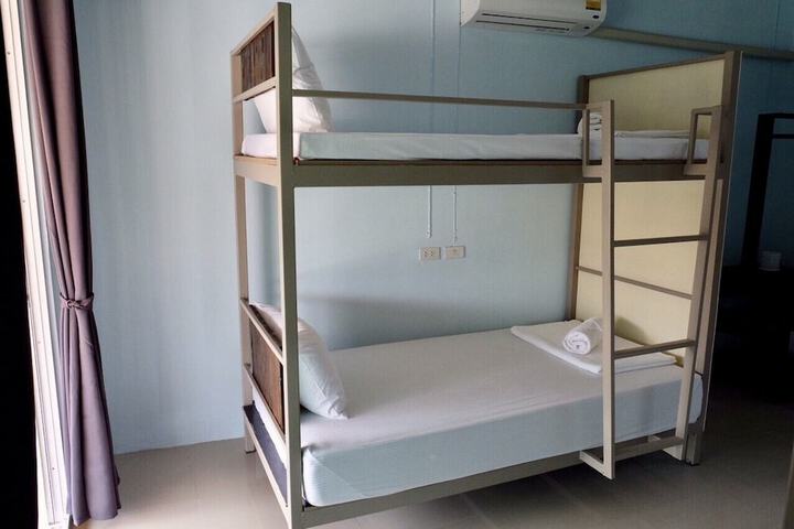 Room 6 of 40