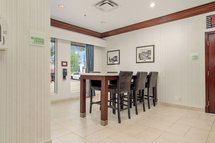 Business Center 56 of 67