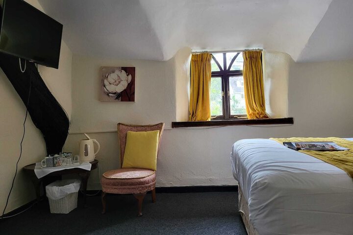 Room 10 of 52