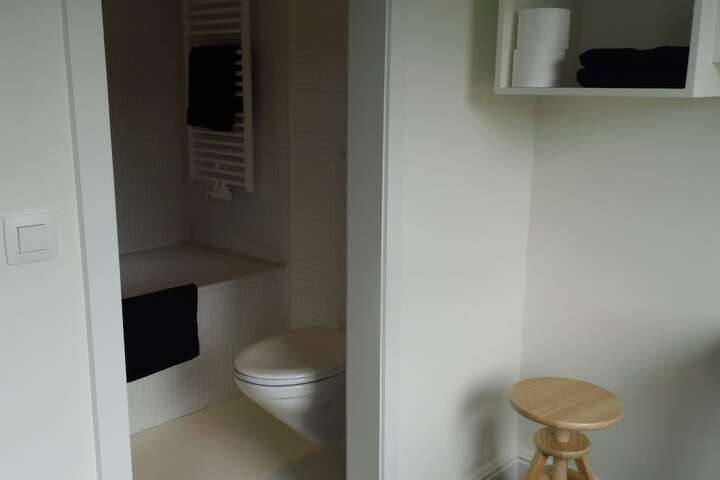Room 8 of 19
