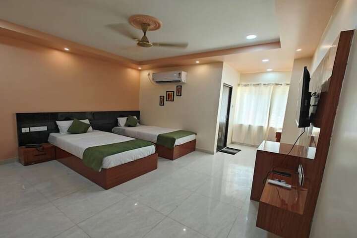 Room 4 of 7