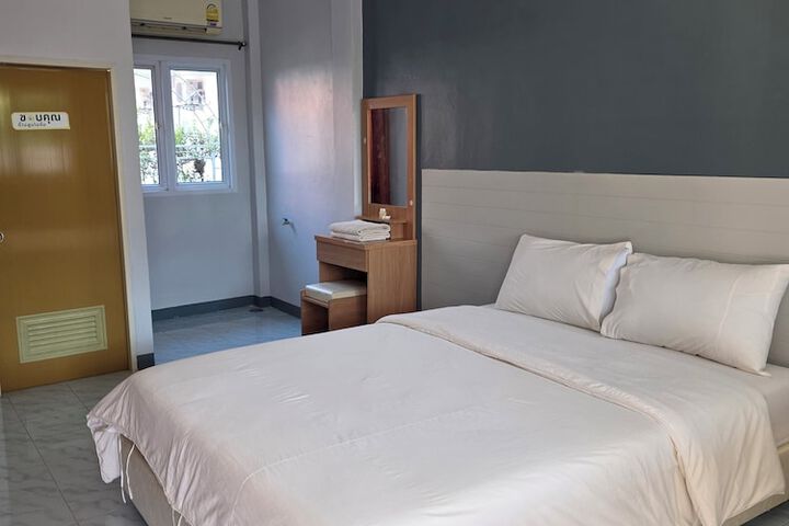 Room 11 of 27