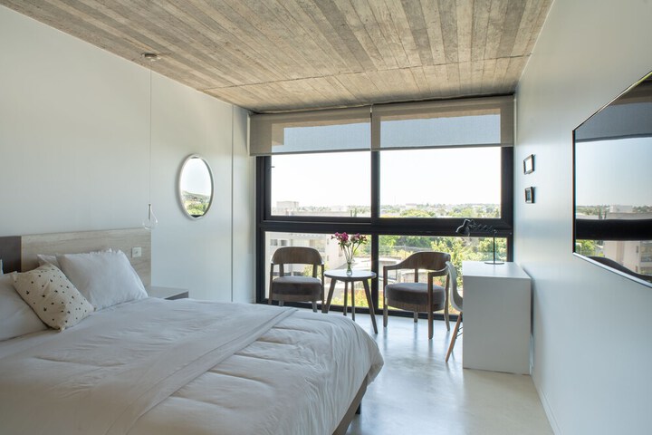 Room 10 of 29