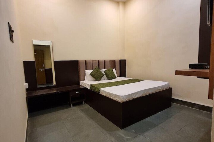 Room 3 of 20