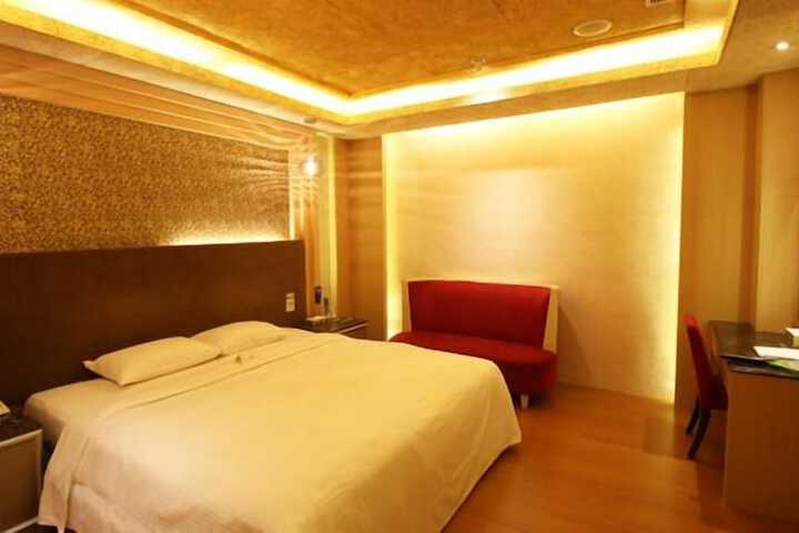 Room 5 of 51