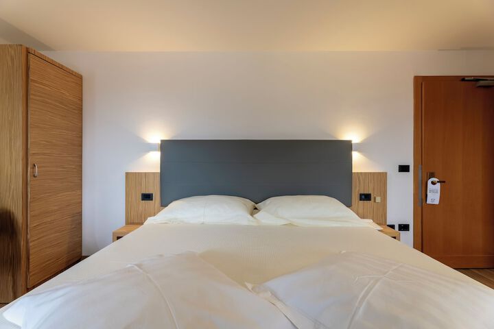 Room 53 of 180