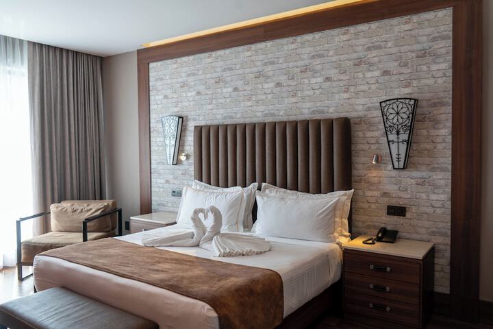 Room 32 of 69