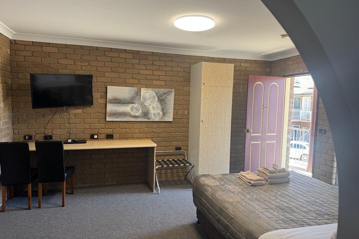 Room 4 of 24