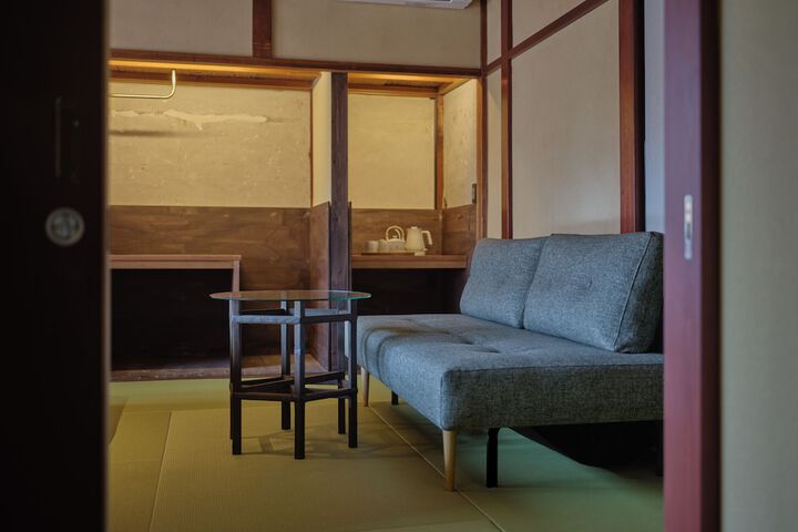 Room 8 of 32