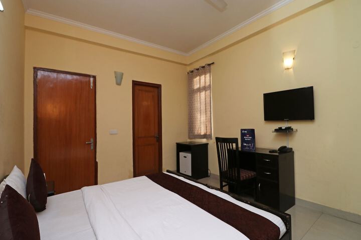 Room 10 of 12