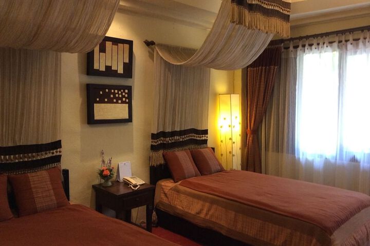 Room 5 of 18