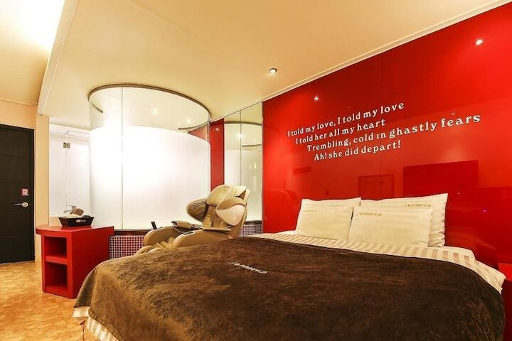 Room 52 of 57