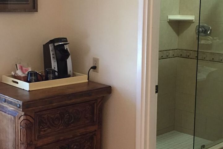 Room 169 of 221