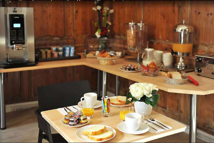 Breakfast/Coffee Service 21 of 33