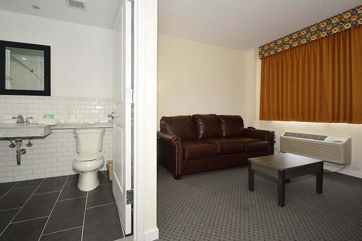 Room 15 of 31