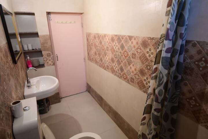 Room 115 of 189