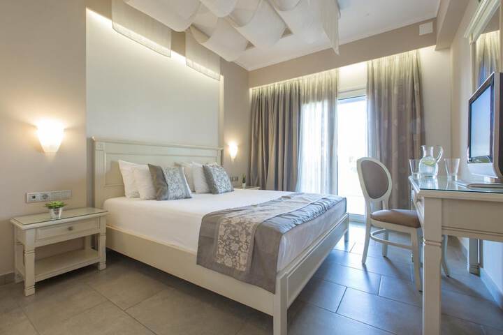 Room 3 of 53