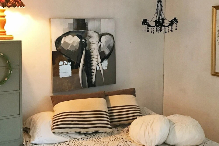 Room 5 of 10