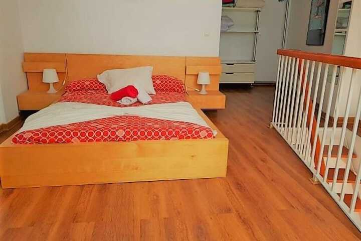 Room 17 of 349