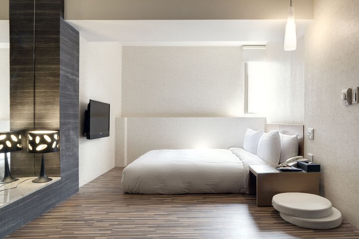 Room 8 of 40