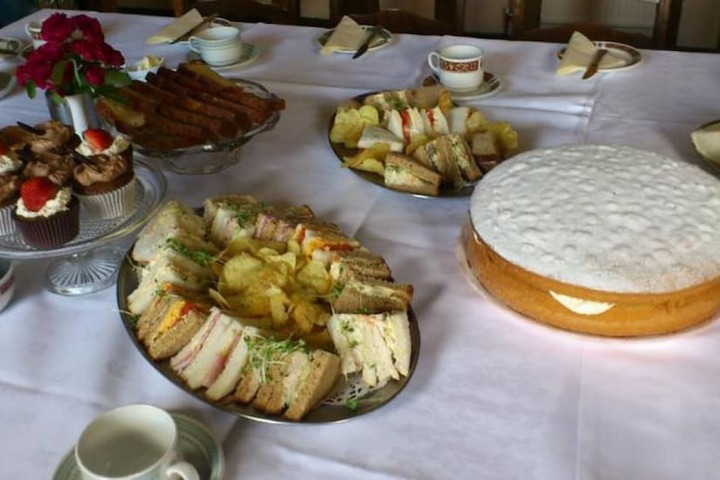 Dining 8 of 13