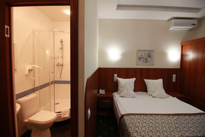 Room 15 of 38