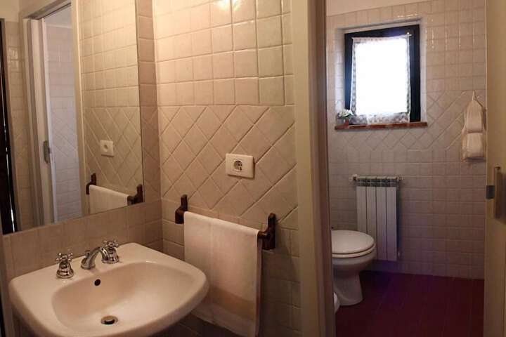Room 7 of 33