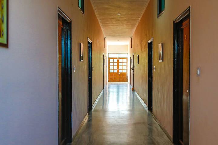 Ballroom/Hall 43 of 54