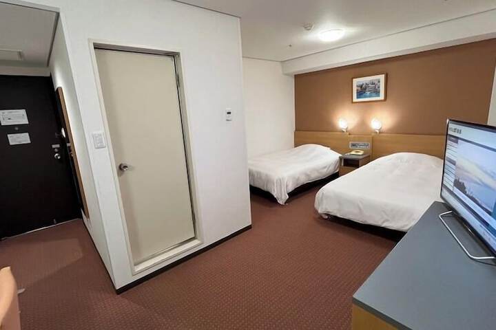 Room 3 of 6