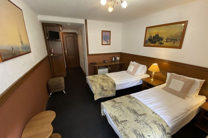 Room 17 of 41