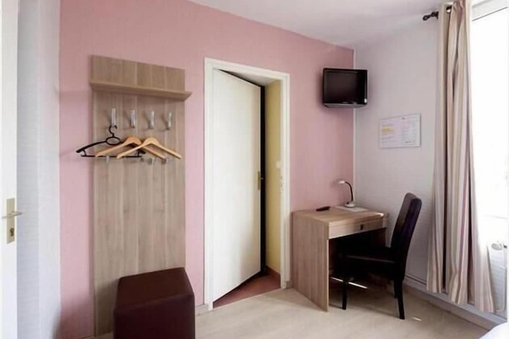 Room 11 of 34