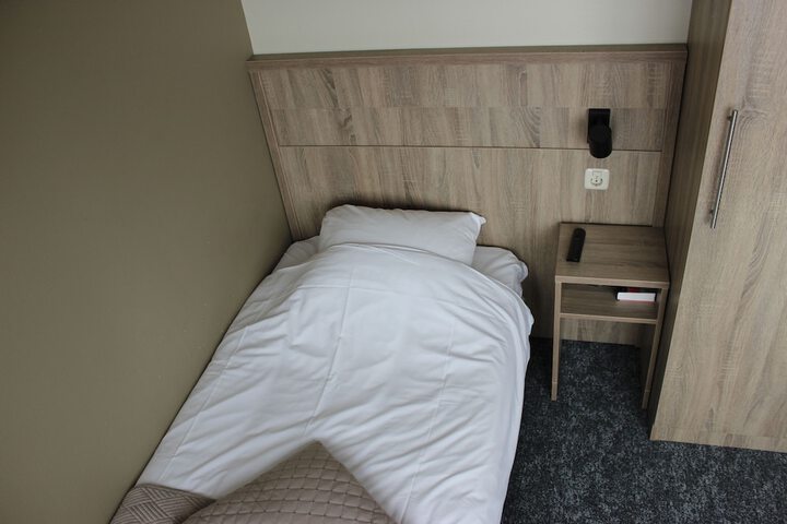 Room 16 of 30