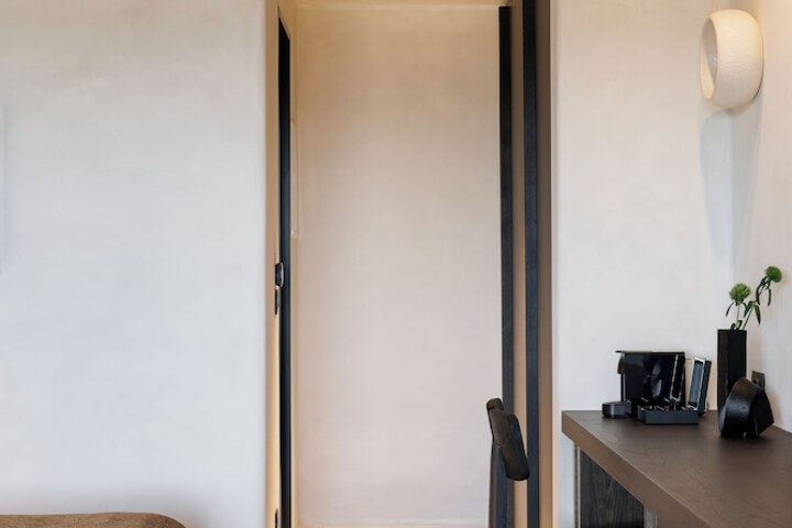Room 8 of 104