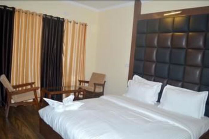 Room 5 of 11