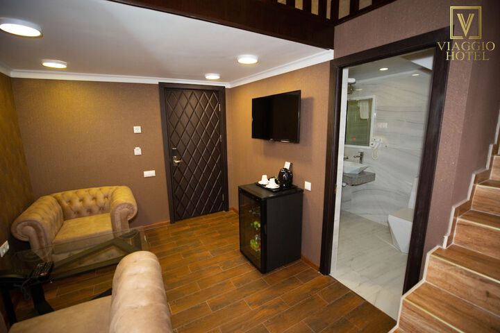 Room 32 of 75