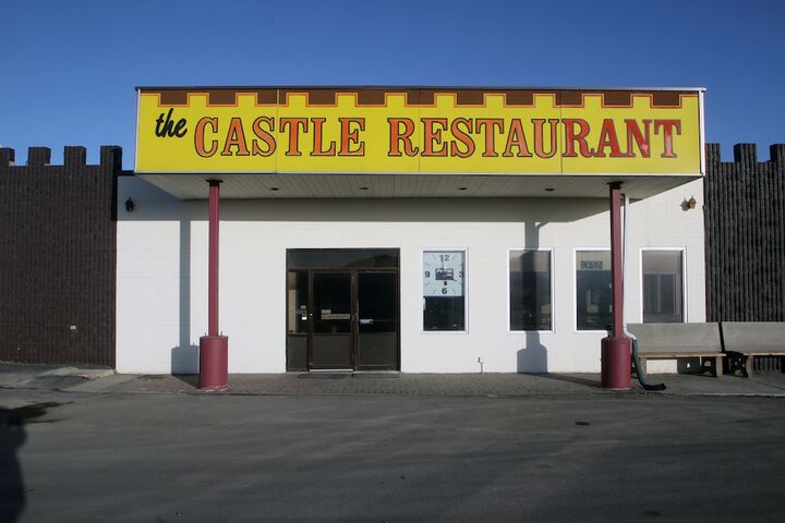 Dining 30 of 48