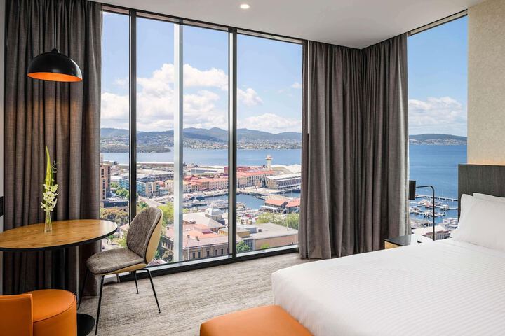 Room 70 of 172