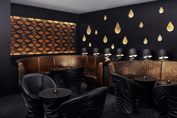Lounge 102 of 154