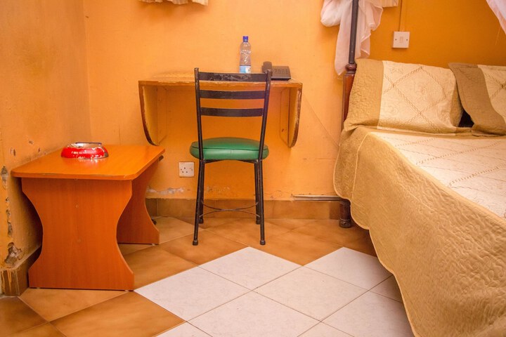 Room 4 of 38