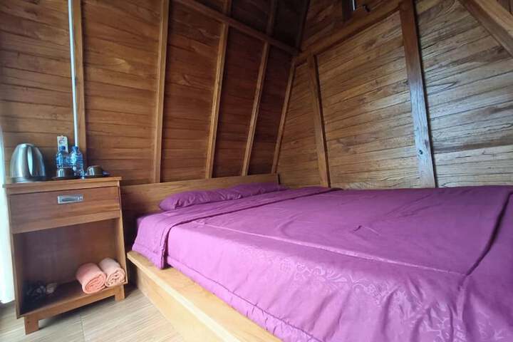 Room 9 of 32