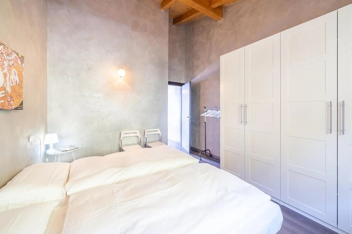 Room 3 of 20