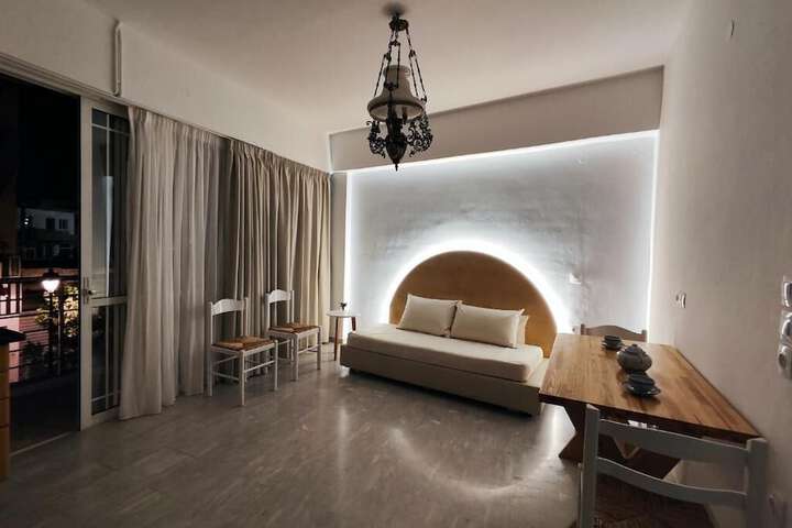 Room 6 of 13