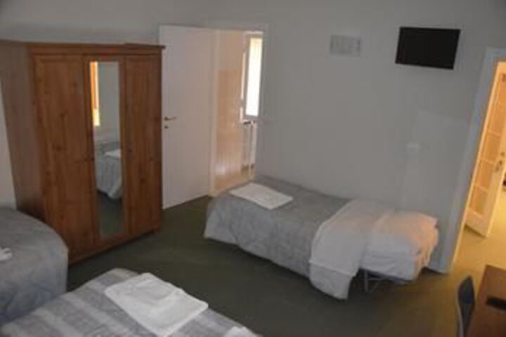 Room 16 of 32