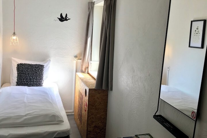 Room 13 of 65