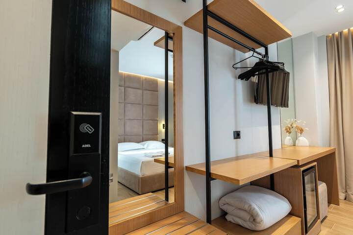 Room 16 of 72