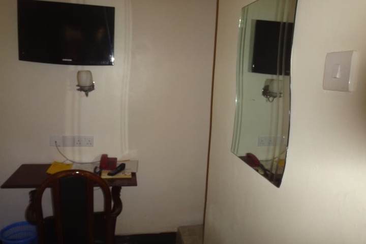 Room 14 of 25