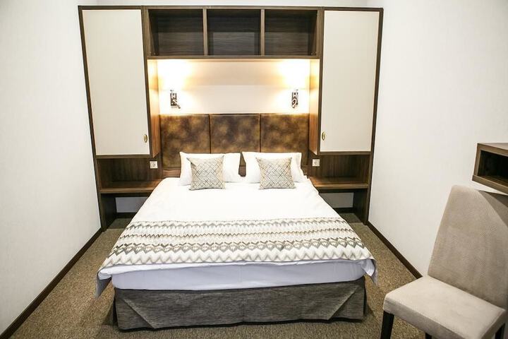 Room 18 of 48