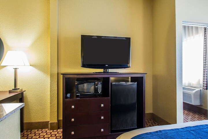 1 King Bed Mobility Accessible (7 of 14)