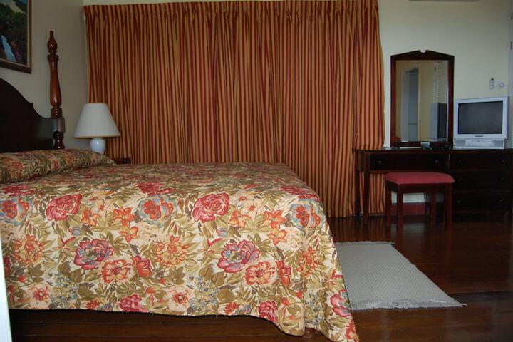 Room 5 of 15