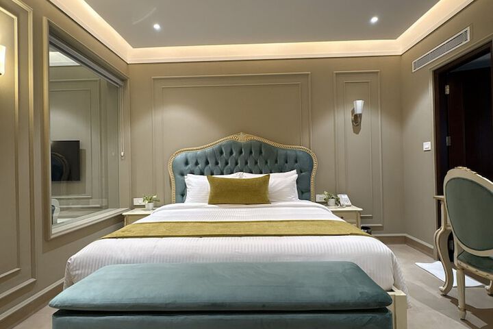Room 28 of 74